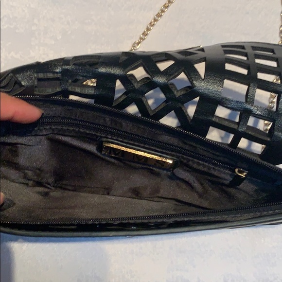 Black designer chain crossbody - Picture 2 of 3